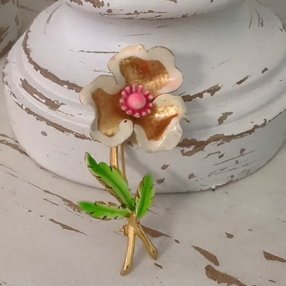 Vintage Gold Tone Pink Shimmery Enamel Flower Brooch⭐ - Picture 4 of 4